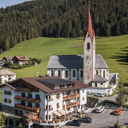 Hotel Kirchenwirt Toblach