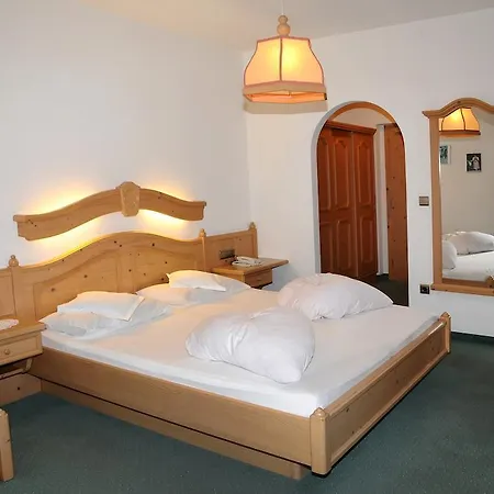 Kirchenwirt Hotel Toblach